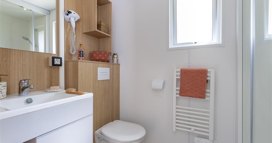 Cabane Perrosienne Premium  3ch 6p à Perros Guirec - salle de bain